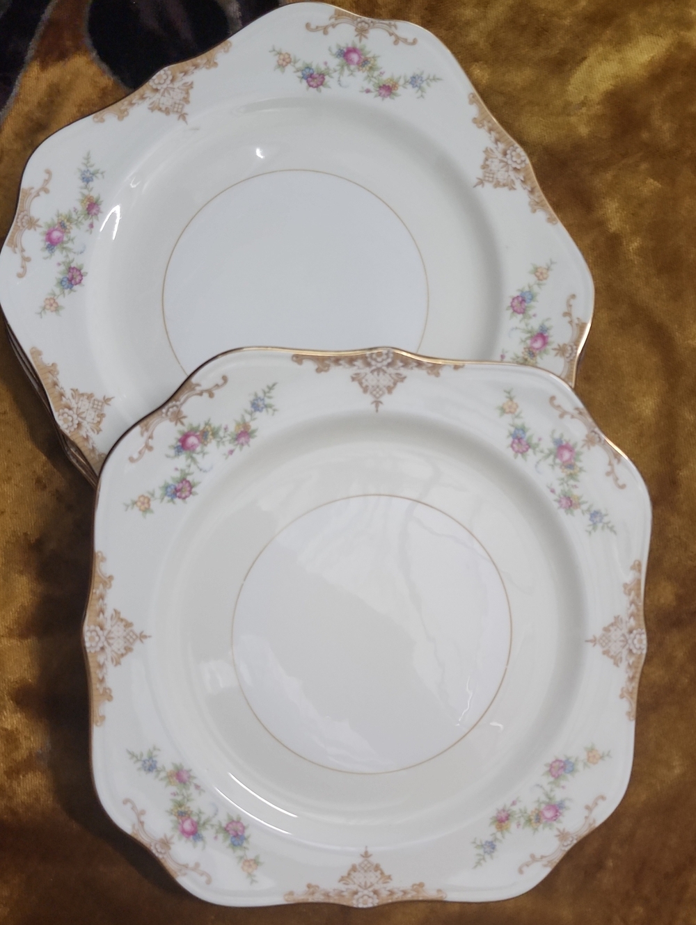 (4pc) Classic White Dinner Plates with Pink Floral and Gold Trim